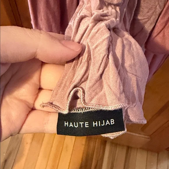 Pink and Mauve Haute Hijab - Picture 2 of 5